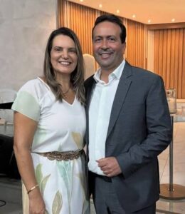 Prefeita Sheila Lemos defende candidatura com raízes em Vitória da Conquista para representar os interesses do município. Wagner Alves é o nome escolhido para deputado estadual.