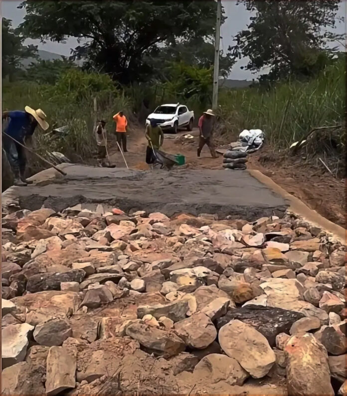 Prefeitura de Ituaçu avança com construção de passagem molhada em São José de Noé