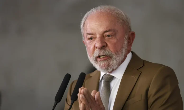 Lula zera imposto do diesel para conter alta do petróleo e governo prevê queda de até R$ 0,64 por litro