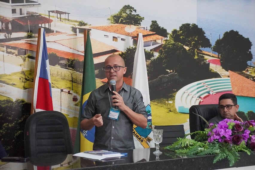 Prefeito Renatinho e secretário Damião Silva participam de audiência que marca uma década do Plano Municipal de Educação em Caraíbas