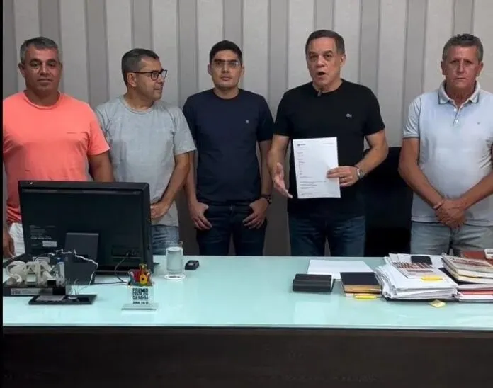 Luciano Ribeiro denuncia prefeito de Calculé ao MP-BA: “estão trocando fotografias e apoio políti...