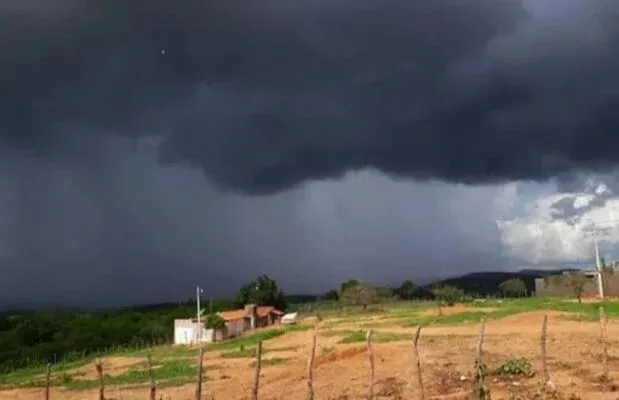 INMET emite aviso de chuvas intensas para a Região Sudoeste da Bahia