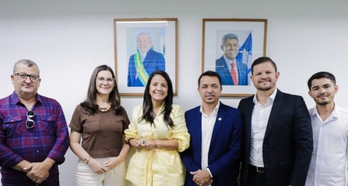 Quinho Tigre reforça compromisso com a educação de Mirante durante agenda em Salvador