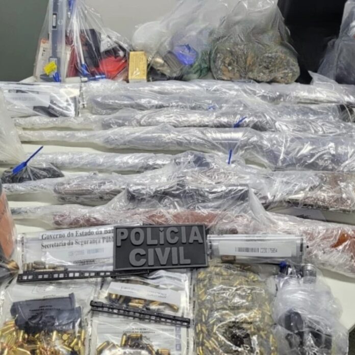 Polícia Civil apreende grande arsenal de armas e munições em operação nas cidades de Malhada de Pedras e Rio do Antônio