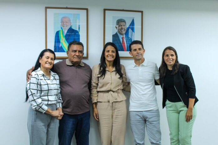 Prefeito Renatinho, vice Arnaldo e secretária Patricia Lima cumprem agenda em Salvador e articula investimentos em saúde e educação para Caraíbas