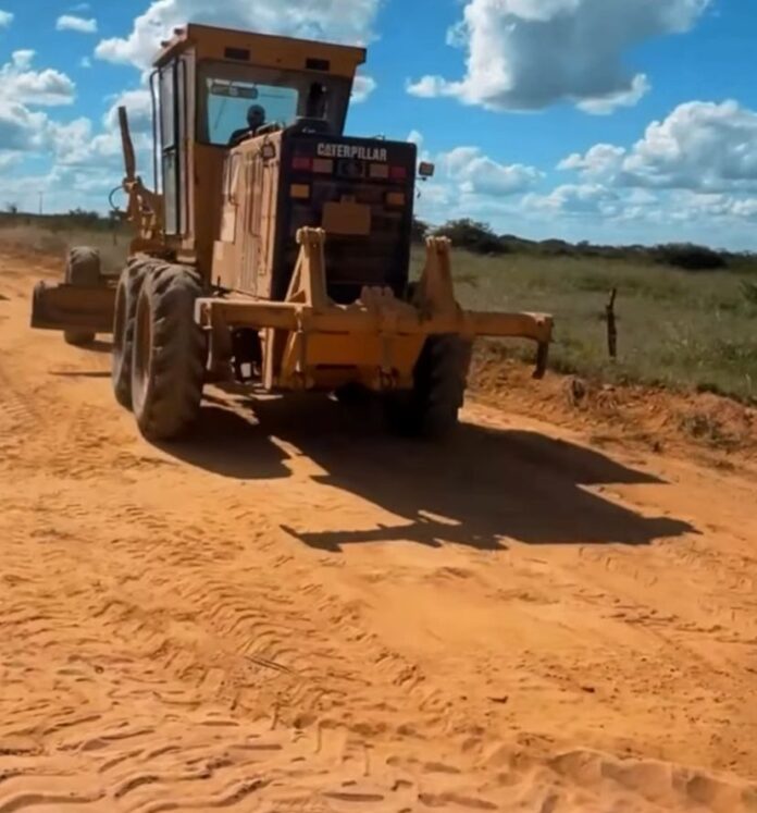 Prefeito Galego intensifica recuperação de estradas vicinais e reforça infraestrutura em Guajeru