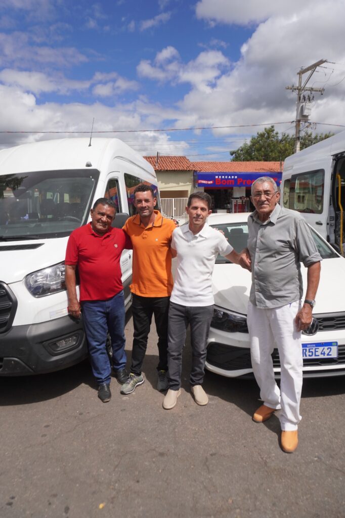 Caraíbas vive dia histórico com entrega de veículos e anúncio de nova UBS pelo prefeito Renatinho