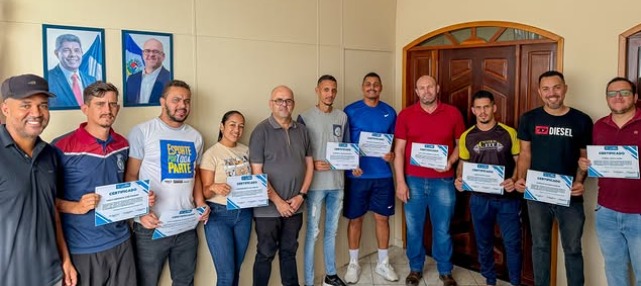 Prefeito Lelio Junior realiza entrega de Certificados do Curso de Árbitros de Futsal em Jânio Quadros